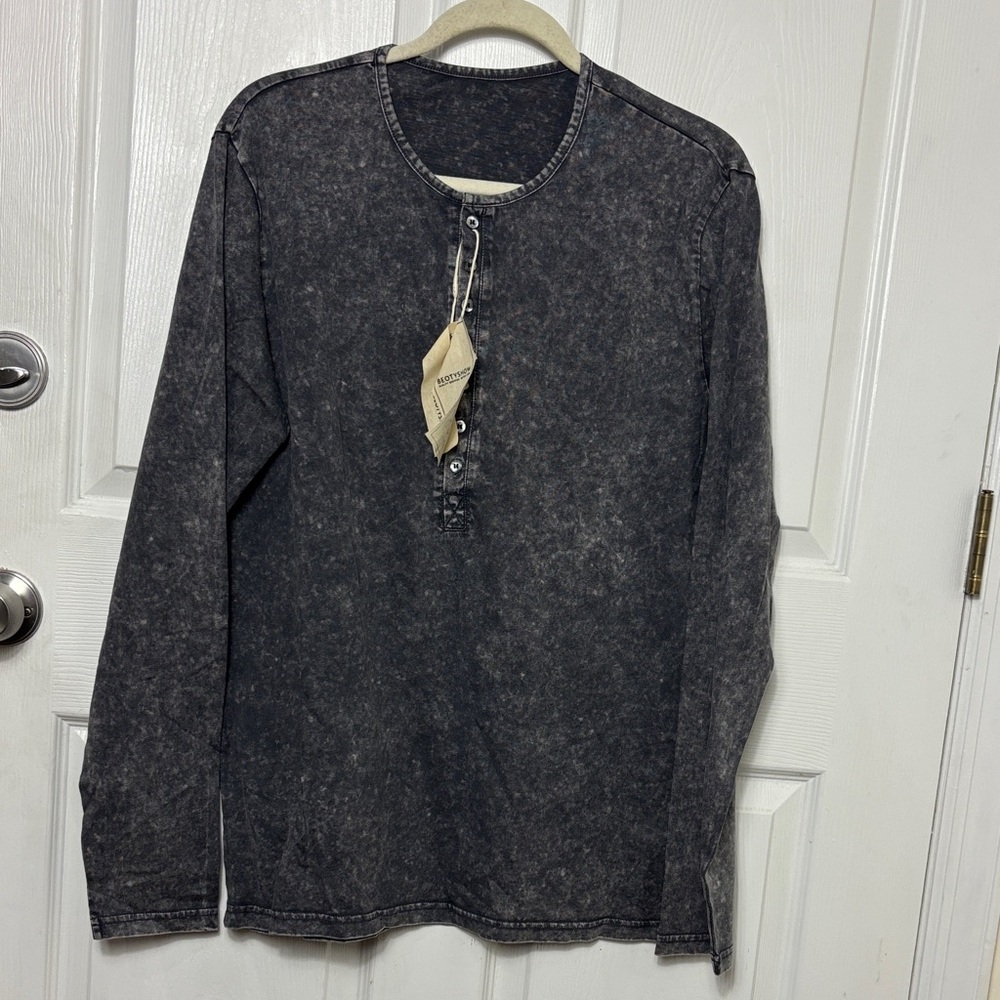 New NWT BEOTYSHOW Light Gray long sleeve Henley tee size Medium 100% cotton